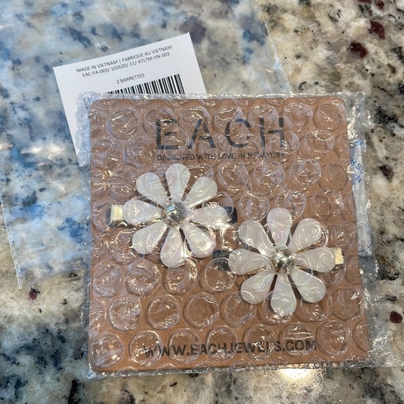 Each Jewels Flower Hair Barrettes Set Of 2 - Picture 7 of 8